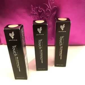 Younique Skin Perfecting Concealer